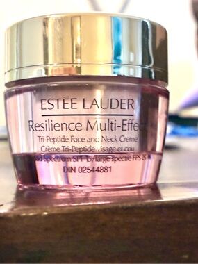 Best Day Cream!Estee Lauder Resilience Lift Sculpting Day CreamSPF15 (15gms.2026